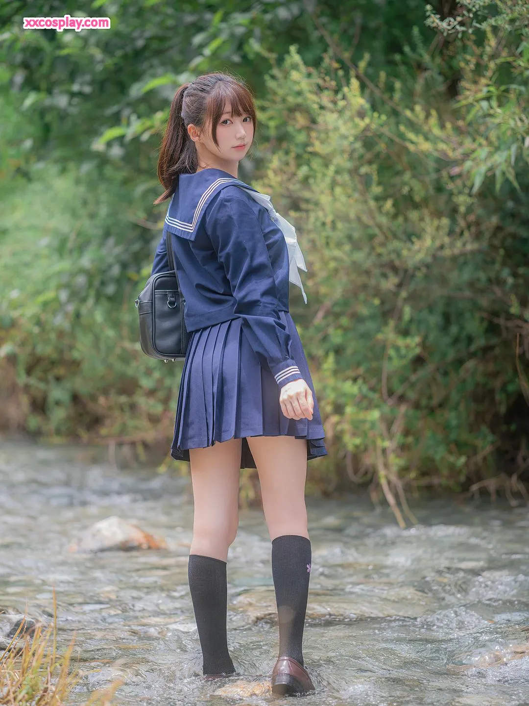 Nagesa Mamono Nya: Seifuku River Water Play